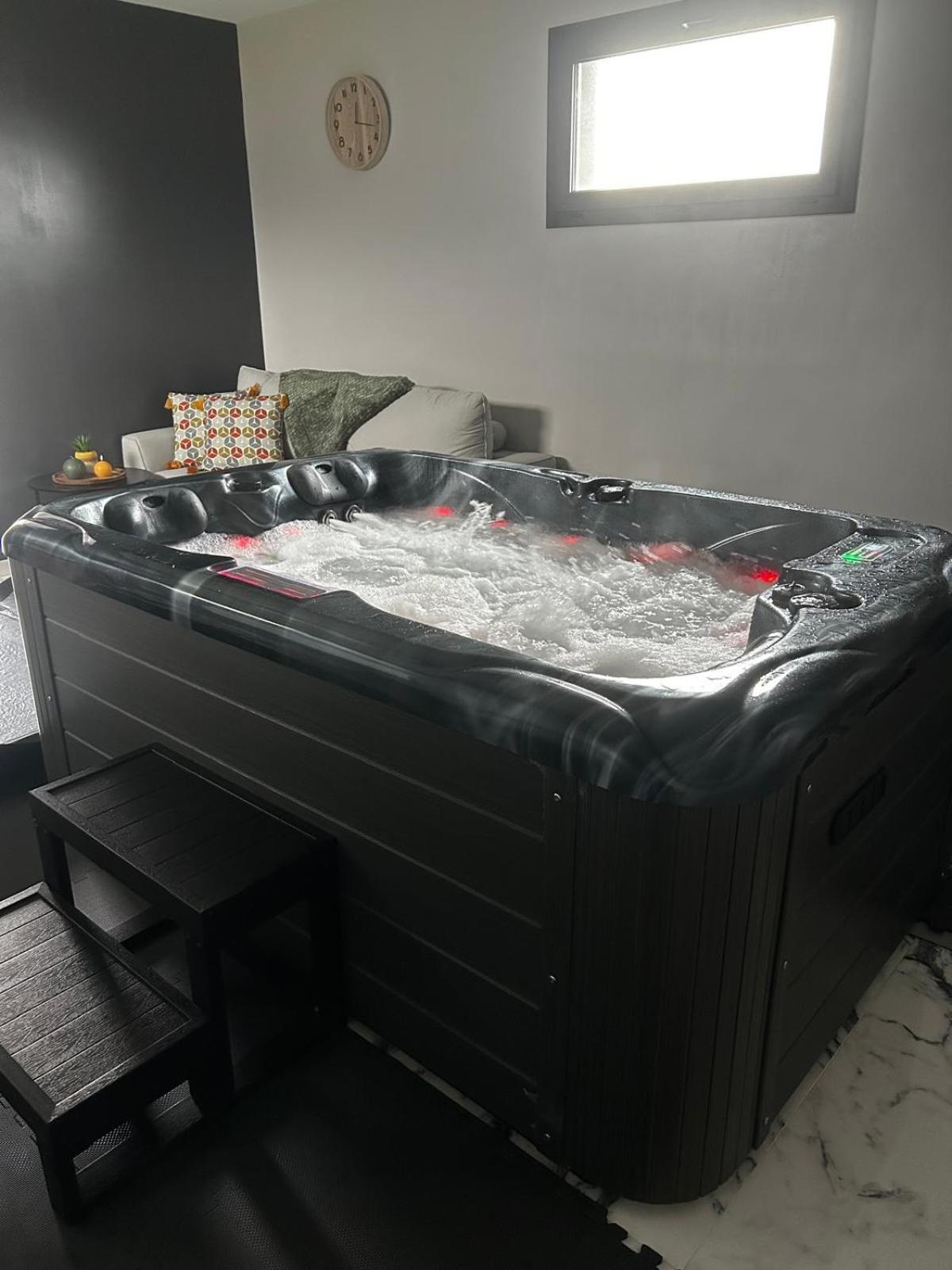 Rozanna Avec Acces Detente Jacuzzi *